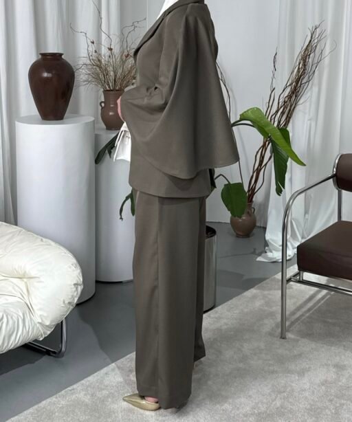 Alternative view of Olive set